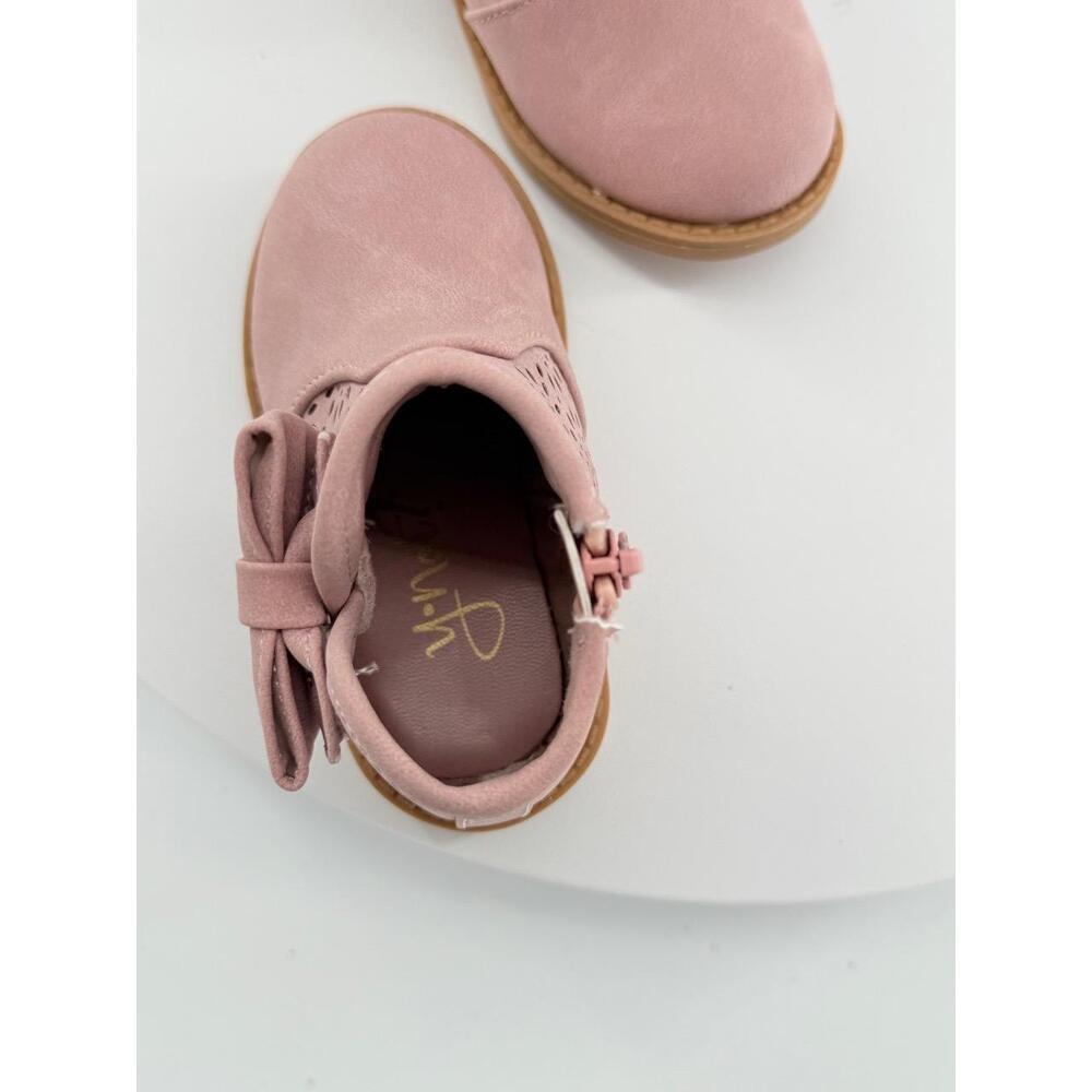 NWT Girls Toddler Shoe Size 5 Pink Ankle Bootie Suede Bow Perforated Pattern - Picture 4 of 13